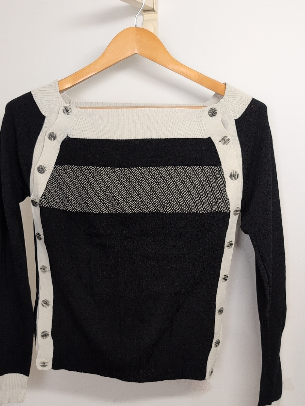 VITEA BLACK AND IVORY SIZE MEDIUM